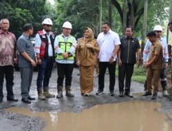 Wabup Muara Enim Ir Hj Sumarni Msi, Respon Cepat Keluhan Masyarakat Atas Kerusakan Jalan Lintas Dalam Kota Muara Enim.