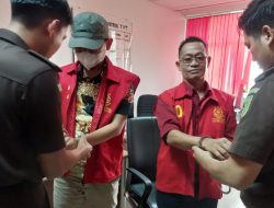 Kejati Sumsel Serahkan Dua Tersangka Dugaan Korupsi Jaringan Kominfo Lokal Desa DPMD MUBA Ke Kejari MUBA Untuk Disidangkan.