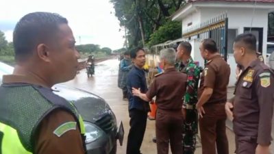Demo Di Kejati Sumsel, Penggiat Anti Korupsi Dodo Arman Mempertanyakan Laporan Lama Yang Belum Ada kejelasan.
