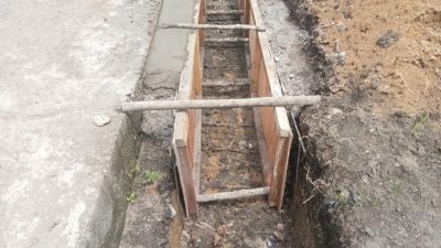 Dinding Proyek SPAL Ini Diduga Tebal Atas Tipis Bawah.