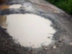 Ketika Prioritas Bangun Jalan Rumah Pribadi Oknum Dinas PUPR Muara Enim, Warga Desa Alai – Sungai Duren Keluhkan Akses Jalan Rusak Parah.