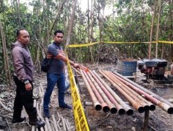 Satreskrim Polres Muara Enim Amankan Para Pelaku Ilegal Drilling Di Kecamatan Gunung Megang.