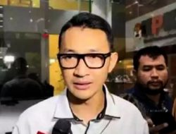 Sosok Ini Mengaku Wartawan Bisa Urus Perkara Di KPK. Ada Yang Percaya !.