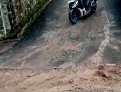 Proyek PDAM Lematang Enim 2025, Kotori Lingkungan, Menyebabkan Jalan Licin, Dan Mengancam Keselamatan Warga Berkendara.