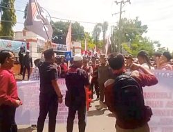 Sidang Paripurna HUT Kabupaten Muara Enim Ke 79, Dimeriahkan Dengan Aksi Unjuk Rasa, Nama IS Kembali Disebut.