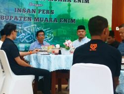 Ratusan Insan Pers Hadiri Acara Buka Bersama Kejaksaan Negeri Muara Enim.